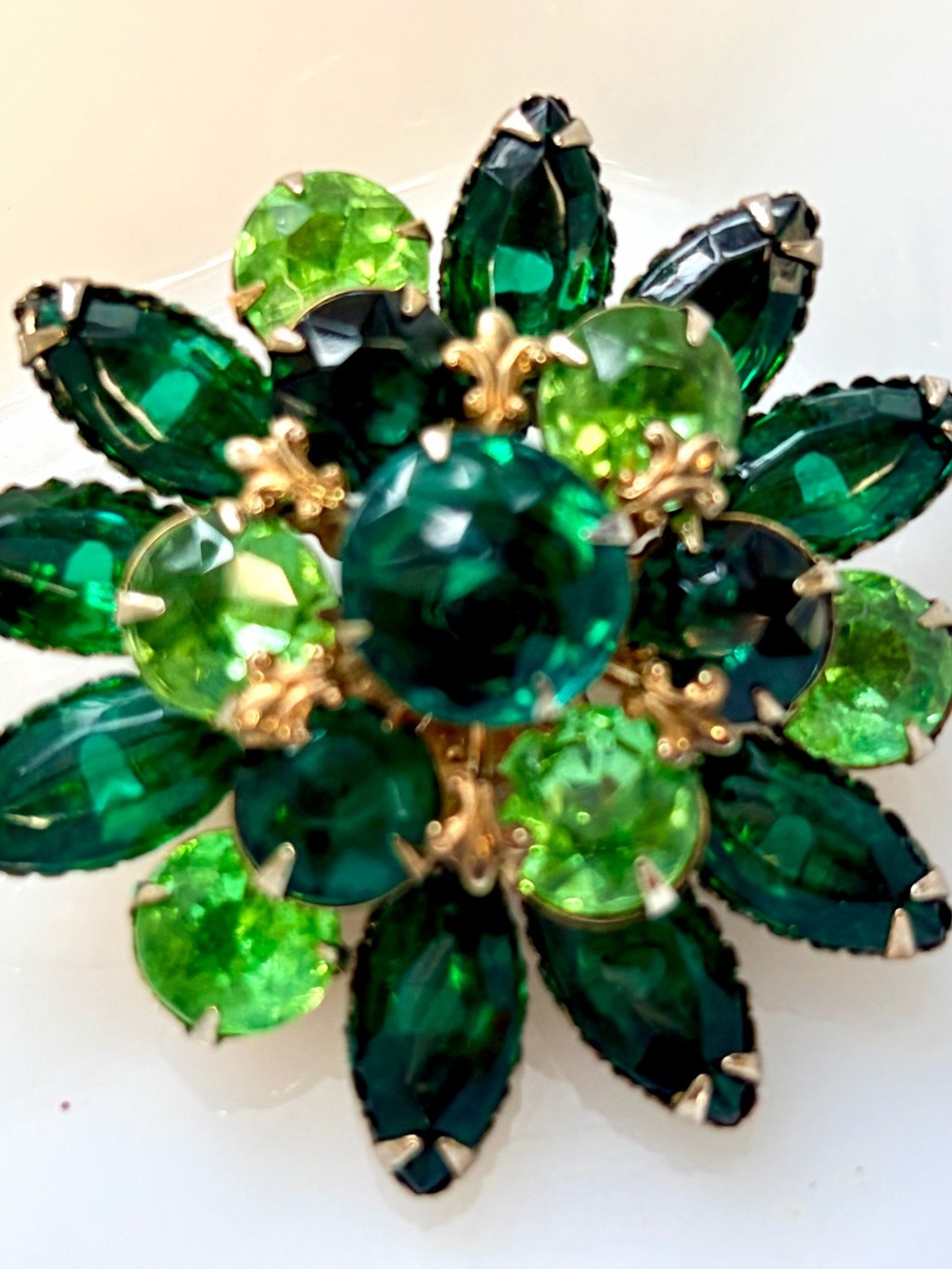Vintage 50s Emerald Pierdot Rhinestone Tiered Sunburst Flower Brooch